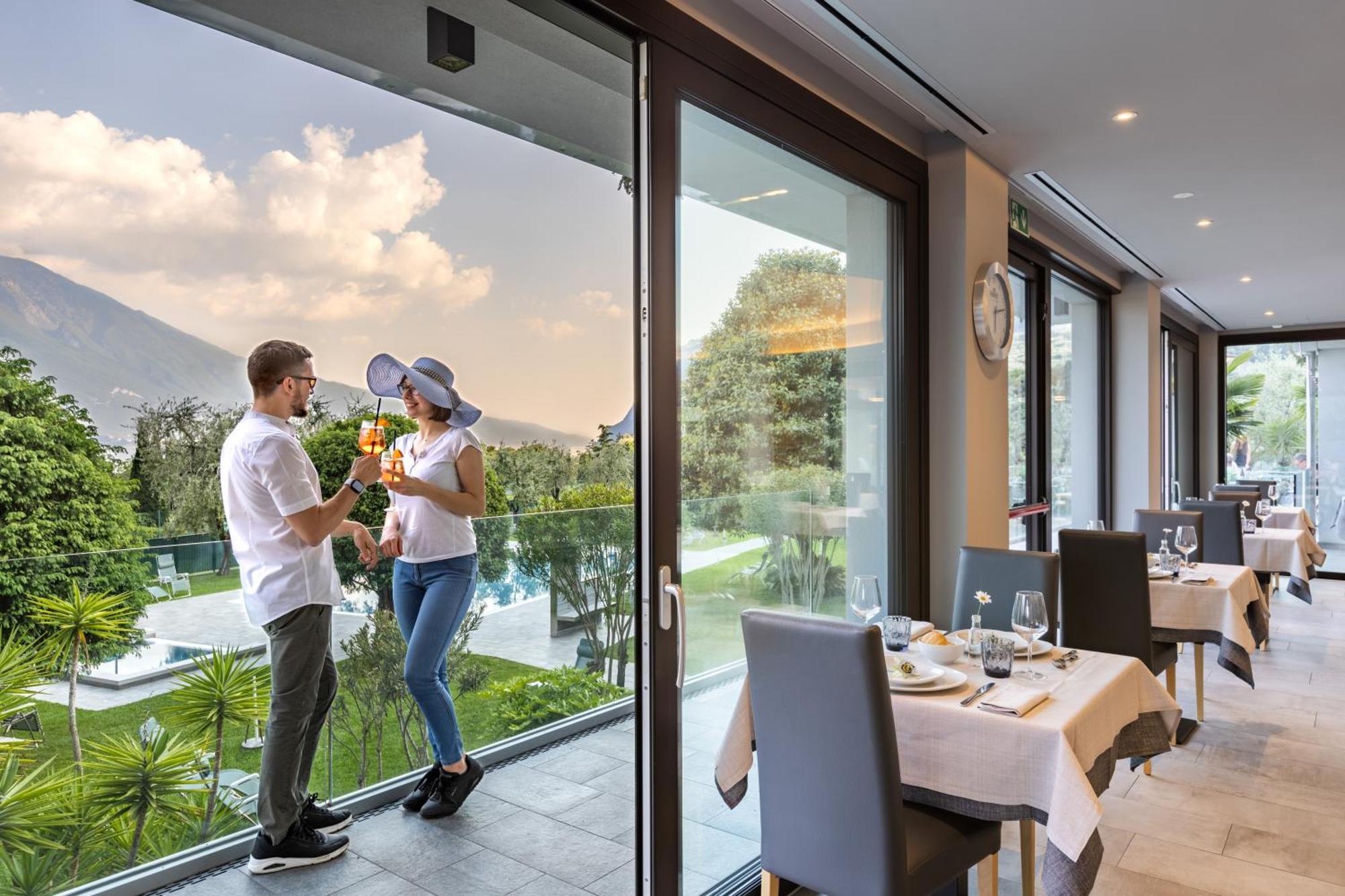 Hotel La Fiorita Limone sul Garda Esterno foto