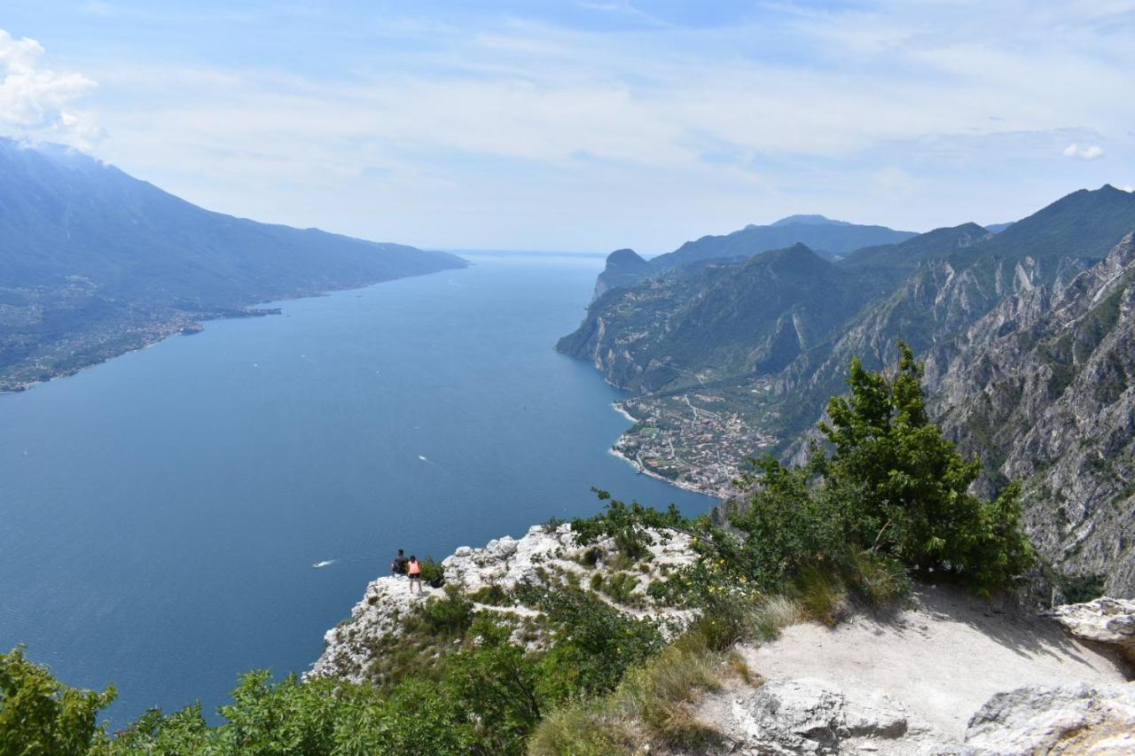 Hotel La Fiorita Limone sul Garda Esterno foto