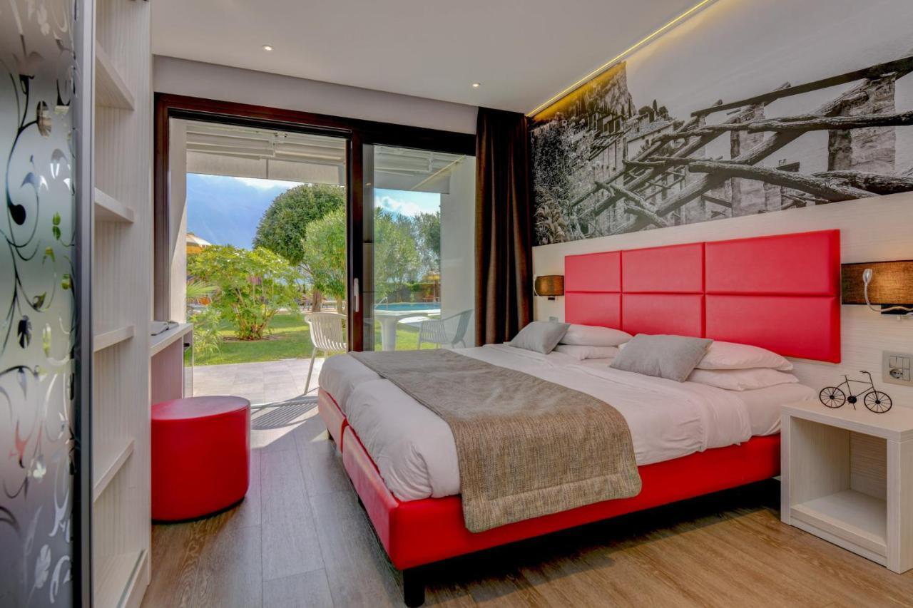 Hotel La Fiorita Limone sul Garda Esterno foto