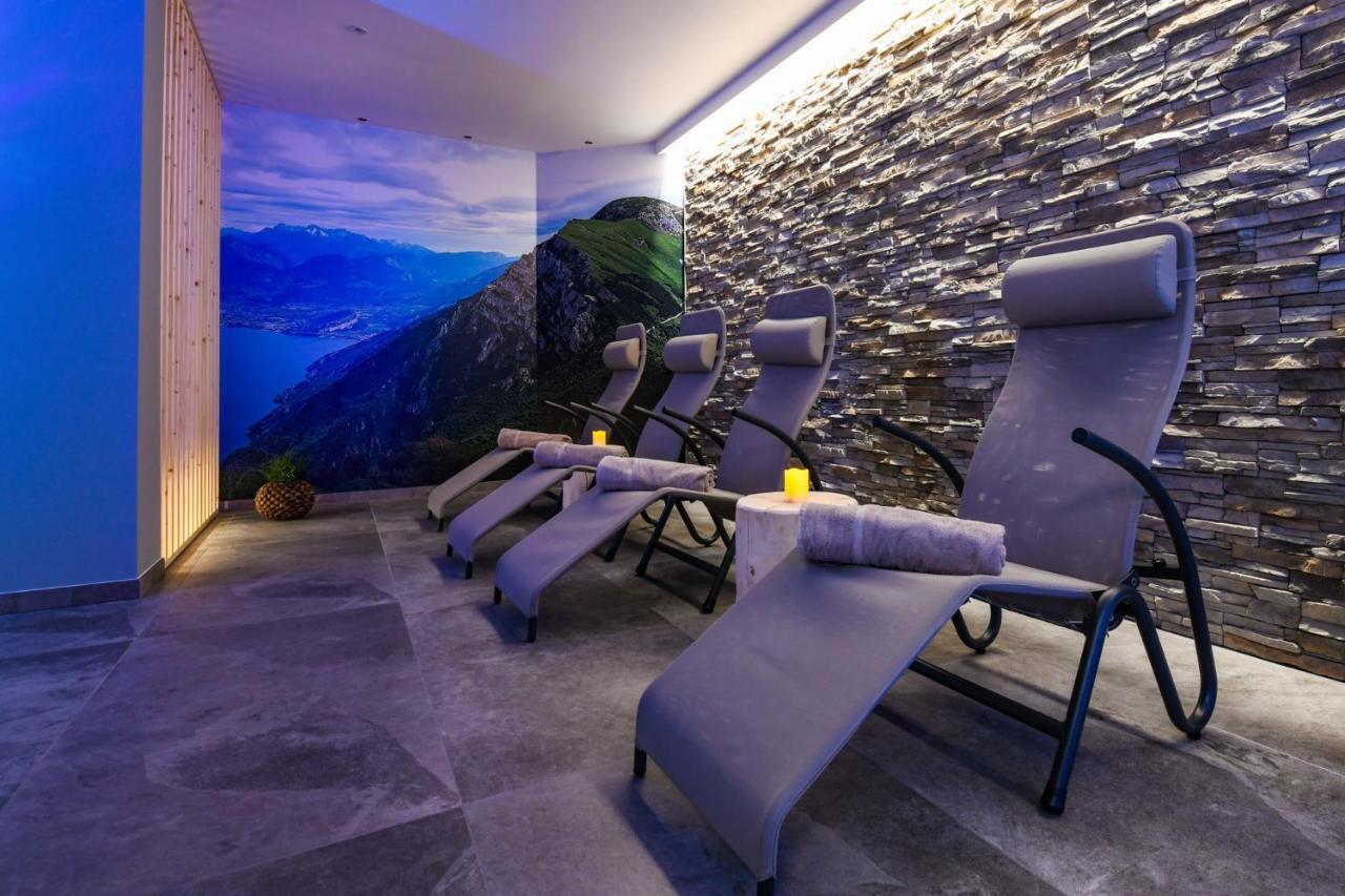 Hotel La Fiorita Limone sul Garda Esterno foto