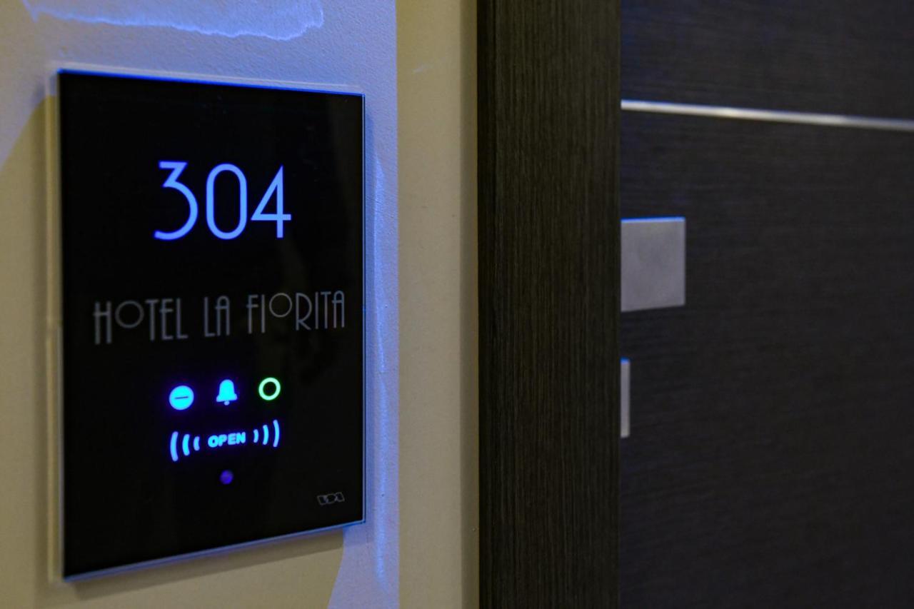 Hotel La Fiorita Limone sul Garda Esterno foto